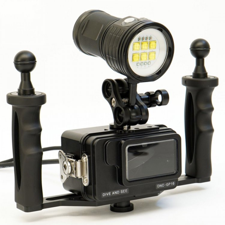 GoPro-Hero9-DNC-GP-16-with-LED-underwater-light.jpg