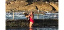 Woman rescues shark trapped in rock pool with bare hands Photo